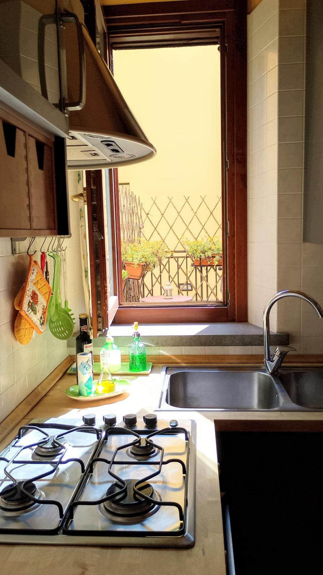 House Nubia, San Frediano, Near Ponte Vecchio, With Free Private Parking Lot *